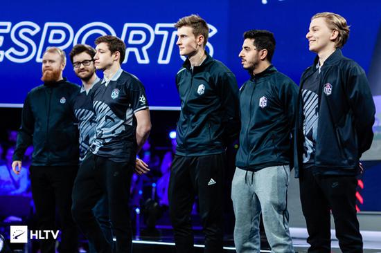 58岁女性勇闯电竞赛场展现非凡实力